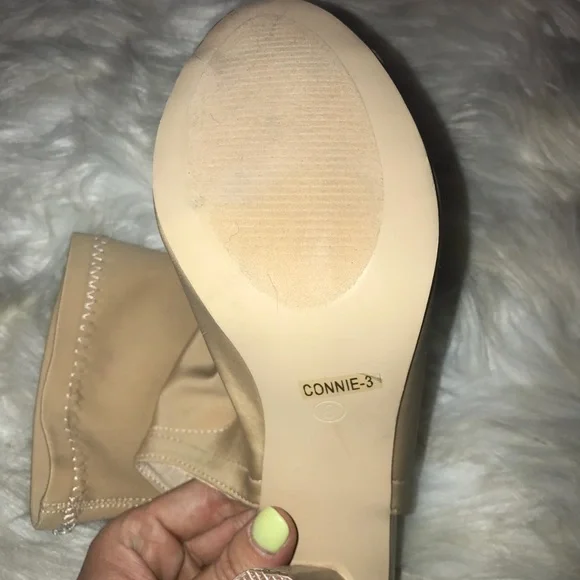 Elegant Tan Peep-Toe Heels - Picture 4 of 6